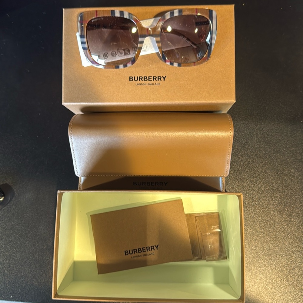 Women’s Burberry Sunglasses (Brand New)